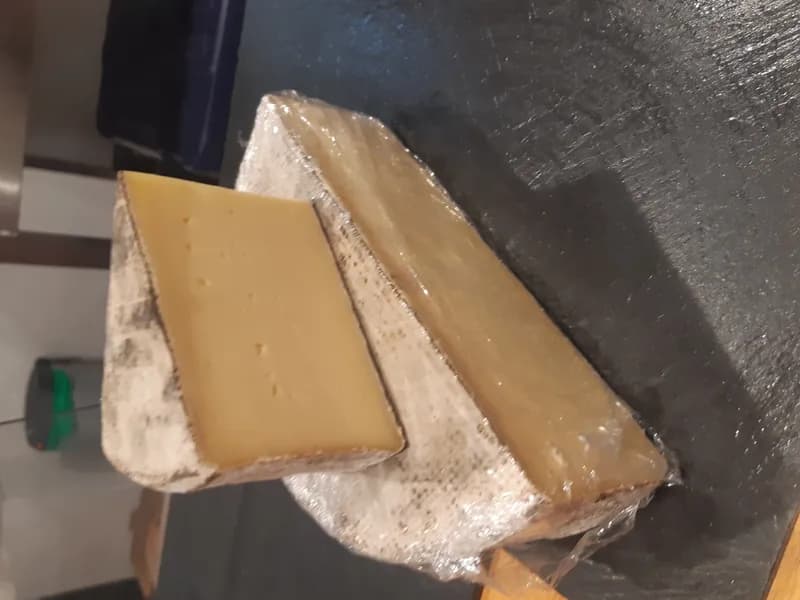 Tomme BIO nature au lait cru de vache à la coupe
